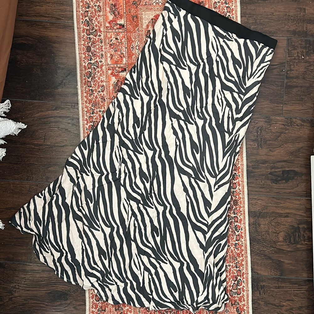 MIDI zebra skirt